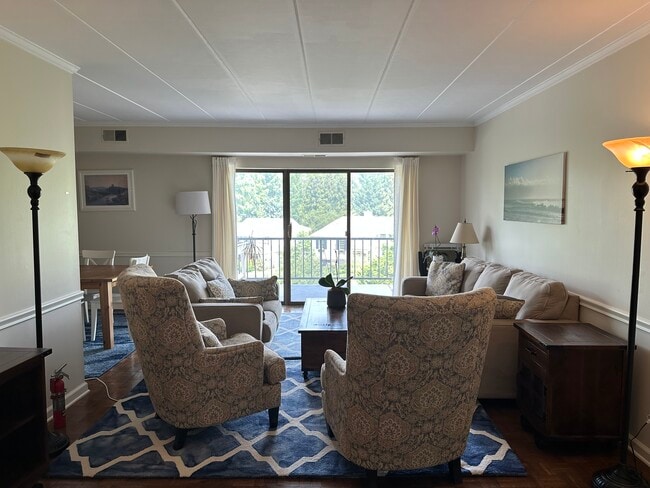 Building Photo - 601 Montgomery Ave Unit Apt. 302