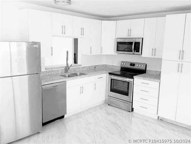 Photo - 1826-1834-1834 Johnson St
