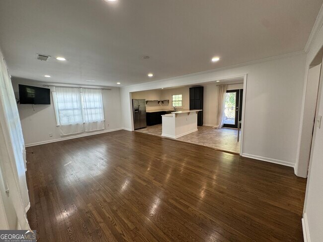 Photo - 995 Fleetwood Cir SW