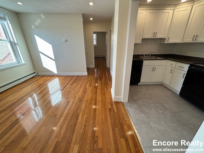 Building Photo - 306 Tappan St Unit #8 Rental