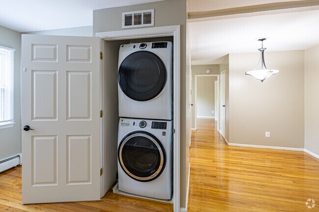 1BR, 1BA - 750SF - Laundry