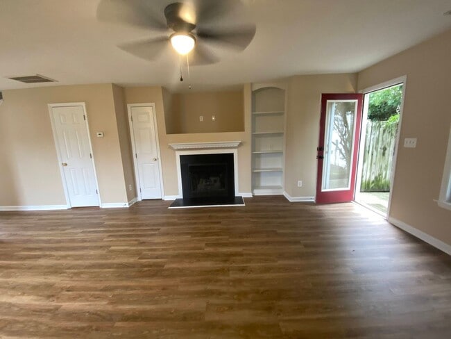 Photo - 2 bedroom duplex in Raleigh with ALL the a...