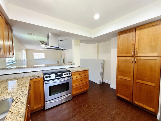 Building Photo - 511 SW 15th St Unit B