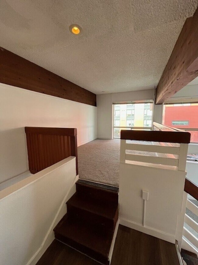 Photo - Renovated Queen Anne Apartment