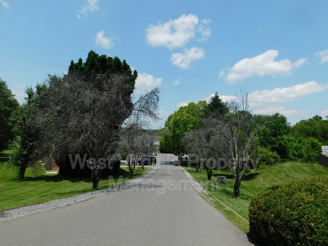 Photo - 219 Cardinal Wy