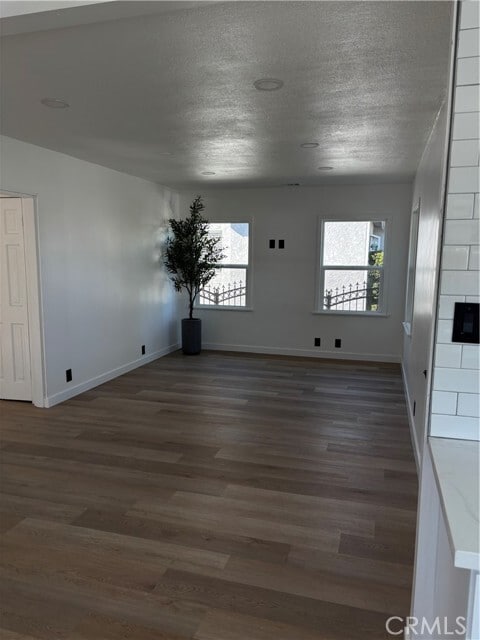 Photo - 15025 Roseton Ave