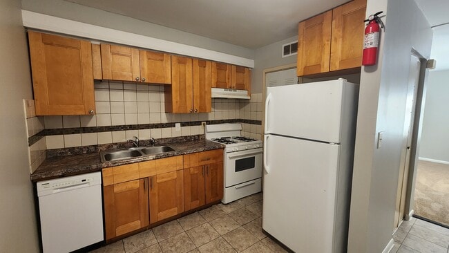 Photo - 102 W 8th Ave