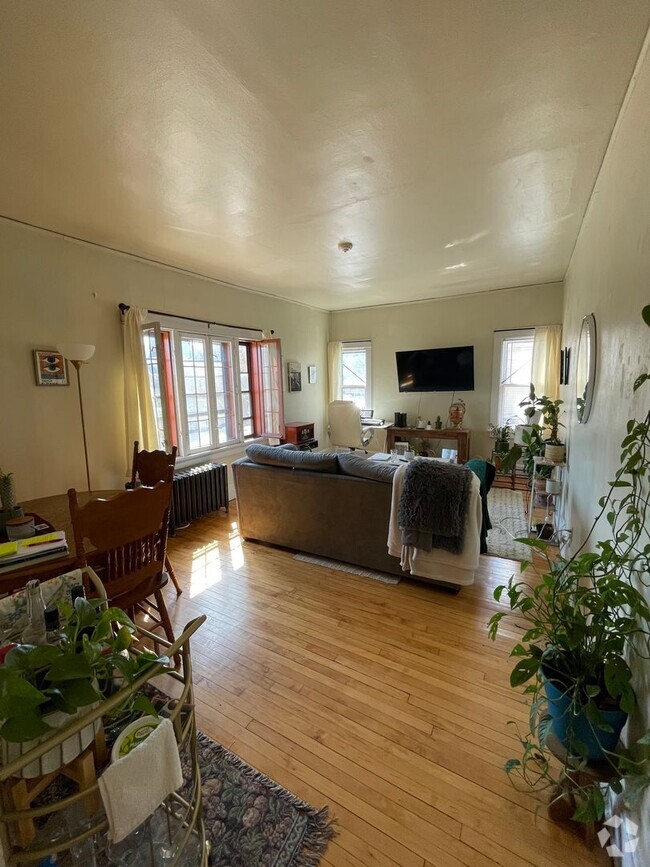 Building Photo - 3475 N Oakland Ave Unit 1 Rental