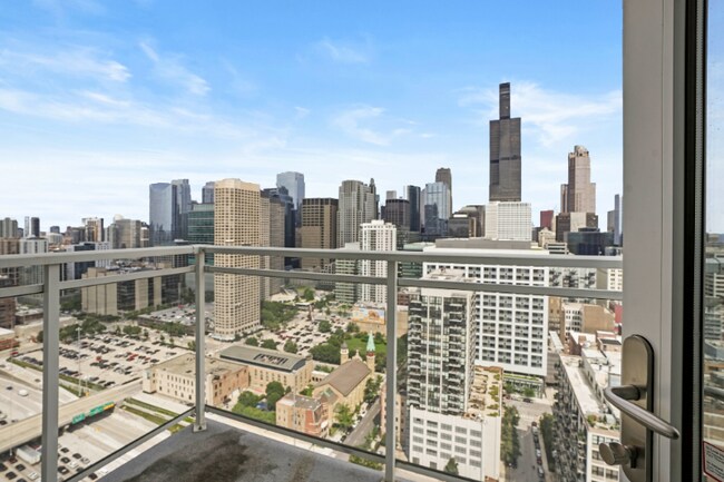 Photo - 709 W Adams St