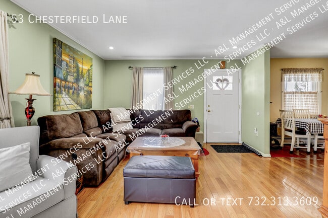 Photo - 53 Chesterfield Ln