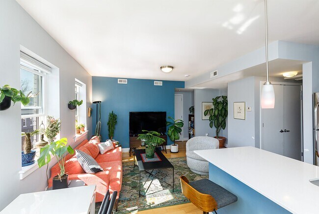 Photo - CoHi - Spacious One Bed Condo
