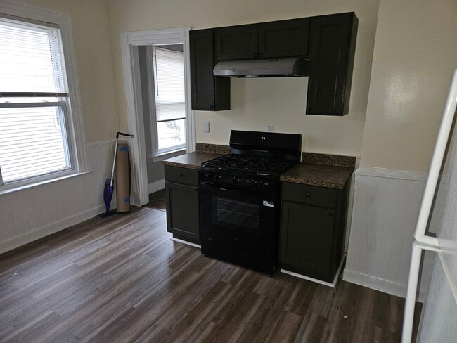 Photo - 107 Thompson St Unidad 2nd floor