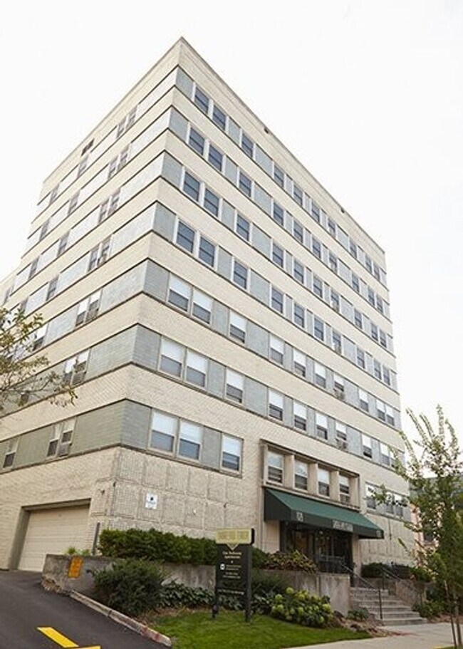 Photo - 1029 E Knapp St