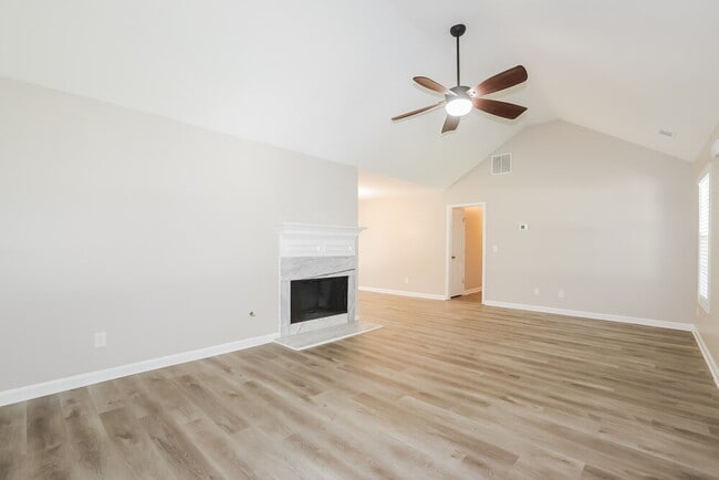 Photo - 2994 Raintree Dr SE