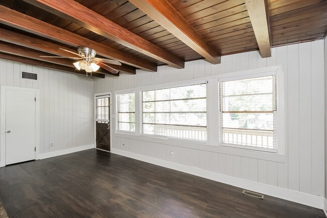 Photo - 379 Hilltop Circle Extension SW