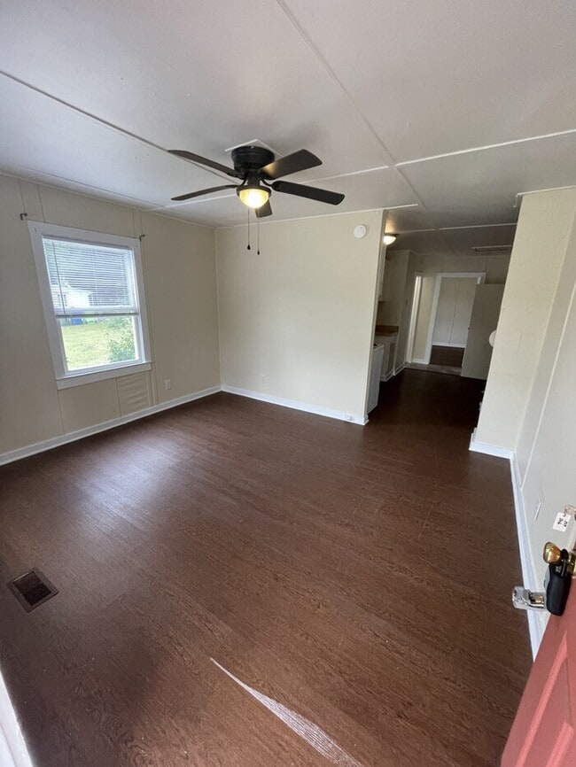 Building Photo - one bedroom one bath