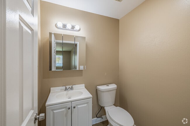 2BR, 1.5BA - 952SF - Bathroom