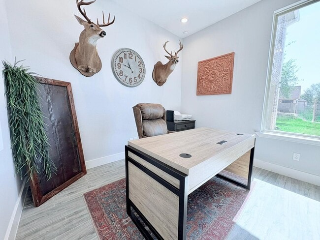 Photo - 55 Ruskin Dr W