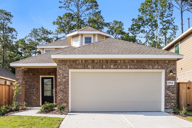 Building Photo - 1934 Ballesteros St