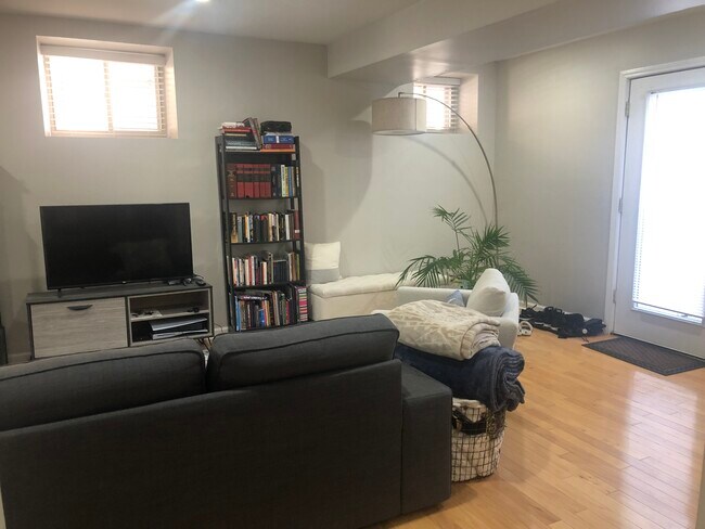 Living room can fit Living room furniture & Office desk - 5931 Walnut St