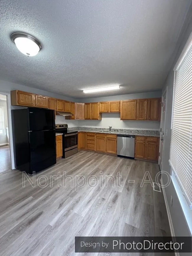 Photo - Updated 3-Bedroom Home with Garage & Deck in Kansas City, KS
