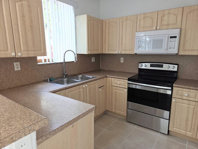 Photo - 3 Bedroom / 3 Bathroom Townhouse in Keys Cove Gated Community