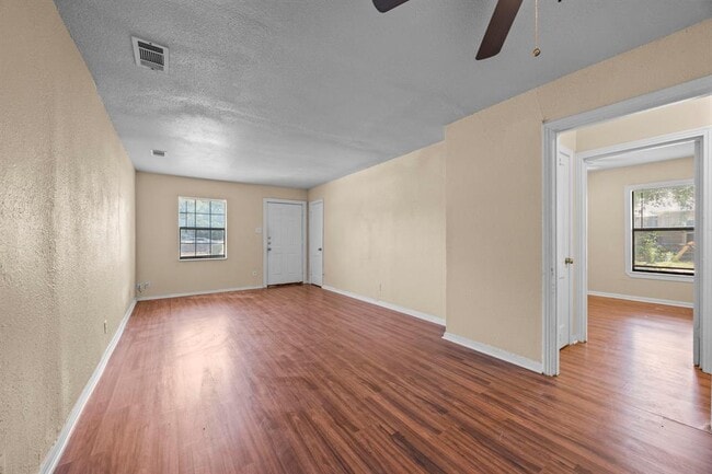 Photo - 906 W Dean Ave
