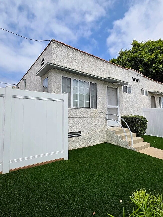 Building Photo - 2419 Arizona Ave Unit 2419