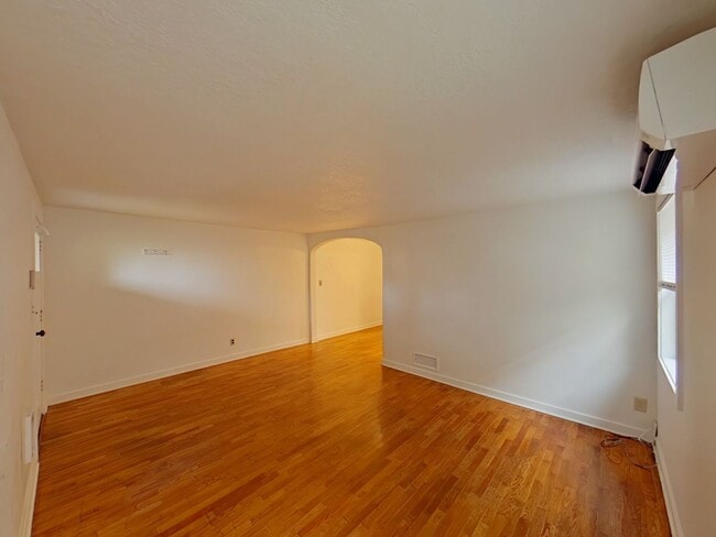 Photo - Glacier Tri-Plex Unit 484 East 14th Ave