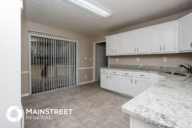 Photo - 3851 Sundowner Ct SE