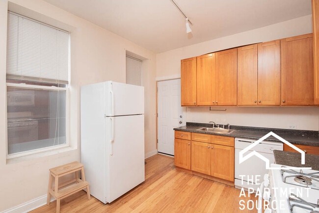 Building Photo - 1846 W 18th St Unit 1F Rental