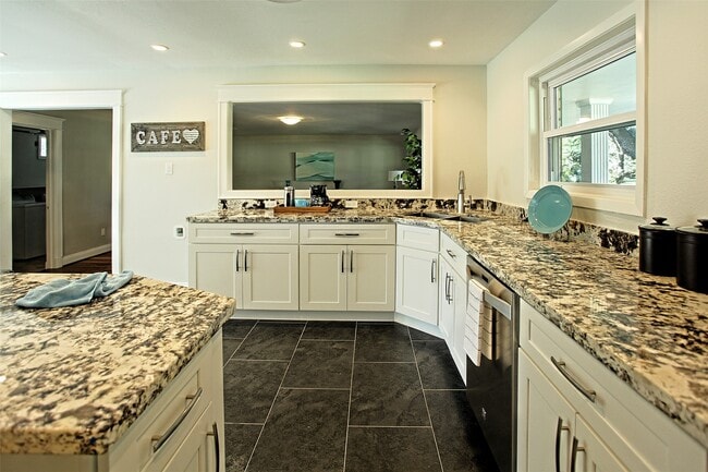Photo - 6123 Reamer St