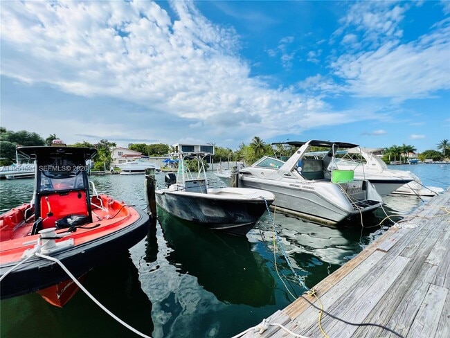 Building Photo - 2033 Calais Dr Unit 8