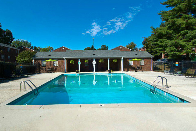 One of two sparkling swimming pools (West Parkway) - Windsor Court Apartments