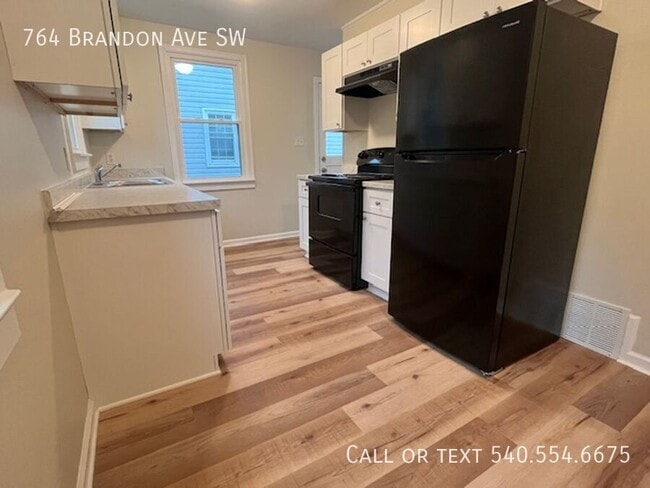 Photo - 764 Brandon Ave SW