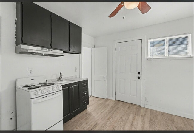 Photo - 732 N Victor Ave Unit B