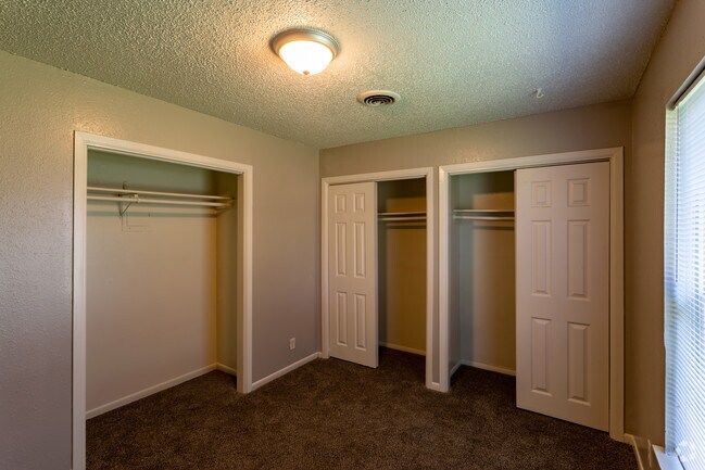 C: 2BR / 1BA Remodeled - 839 SF - The Park @ 12Twenty