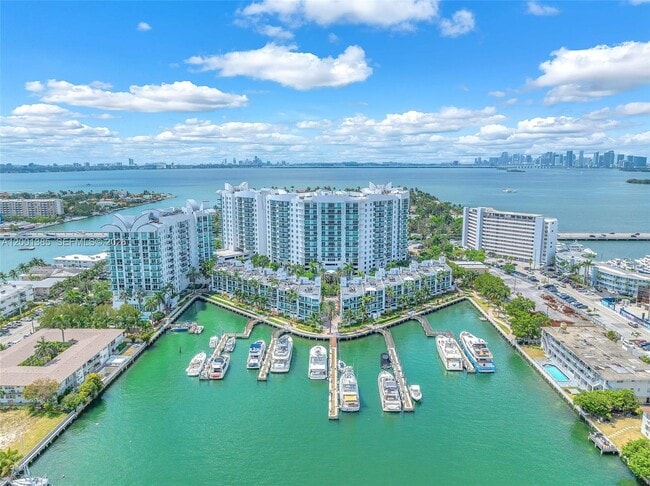 Building Photo - 7900 Harbor Island Dr Unit 1101