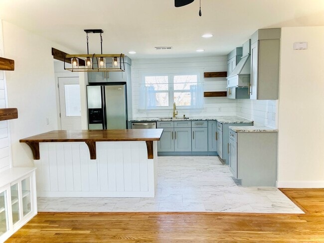 Photo - 311 SW 10th St