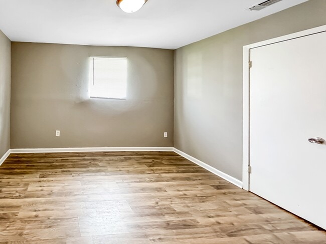 Photo - 321 Robinson Ave