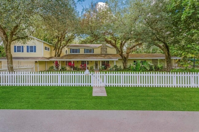 Photo - 2221 SW 28th Way