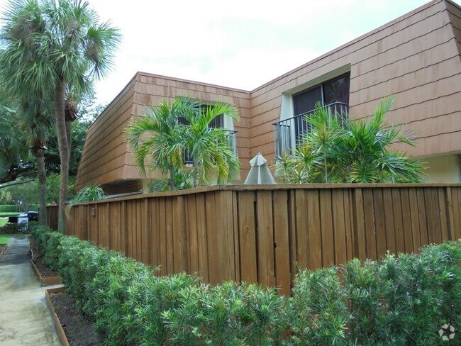 Building Photo - 505 Live Oak Ln Rental