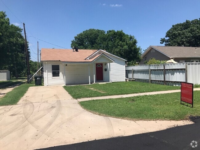 Building Photo - Adorable Home For Rent