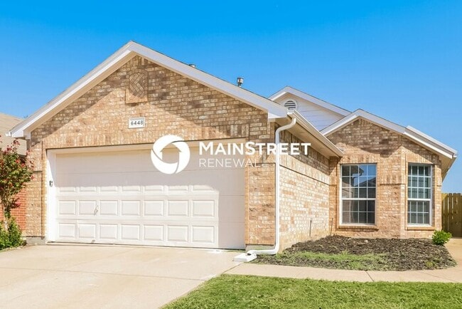 Photo - 3 Bedroom Pet-Friendly Home in Fort Worth, TX with Main Street Renewal