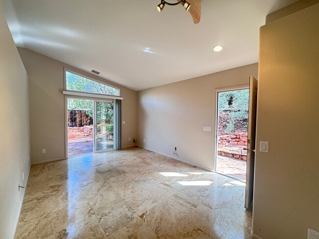 Building Photo - 120 Carol Canyon Dr