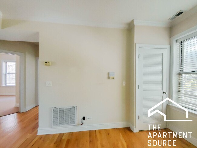 Photo - 1208 W Waveland Ave Unit 2C