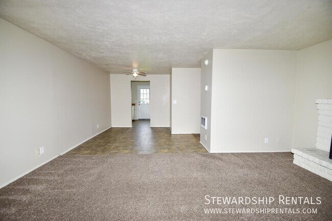 Photo - 336 S 51st Pl
