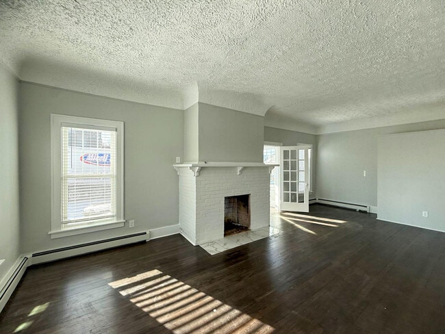 Photo - 36465 Main St