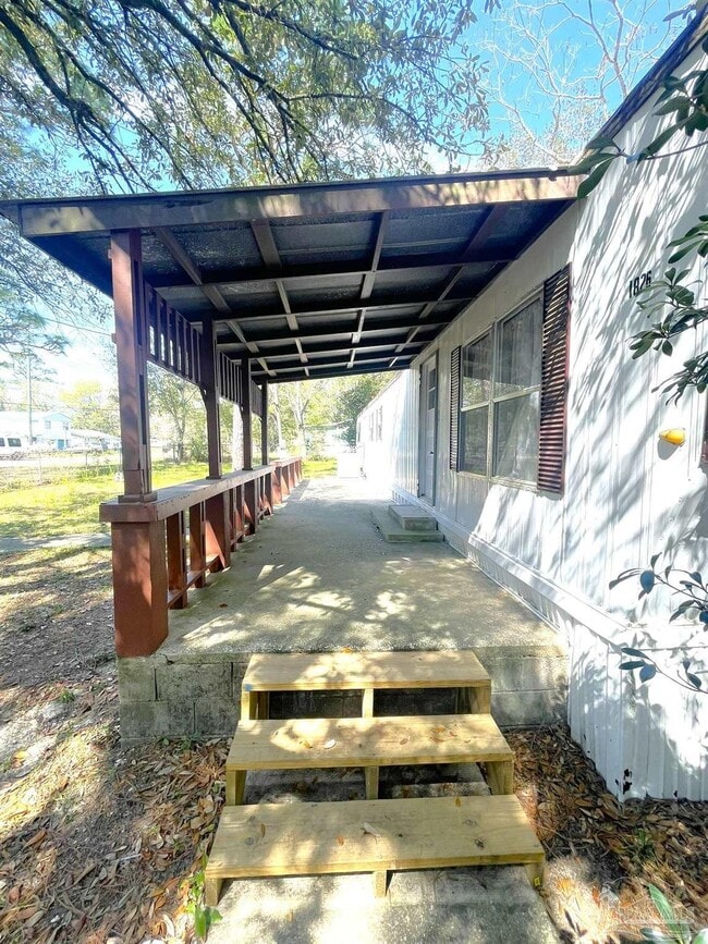 Photo - 1826 Bainbridge Ave