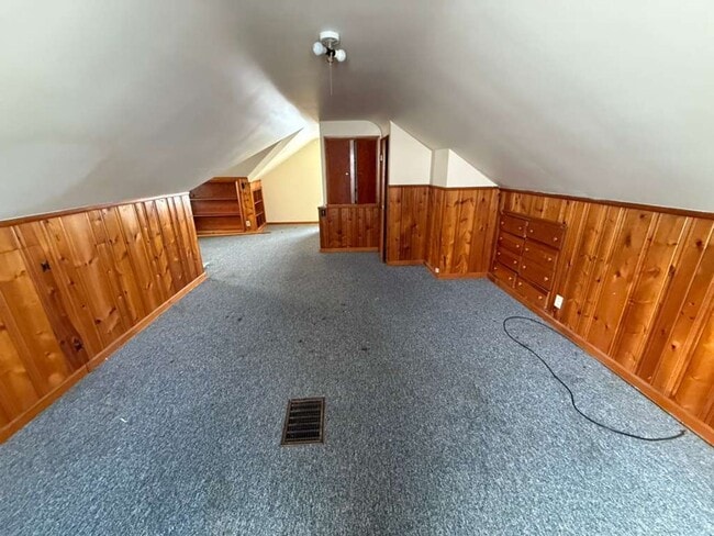 Building Photo - 3-BED, 1 BATH BEAUTIFUL SINGLE- FAMILY HOME IN MAPLE HEIGHTS!